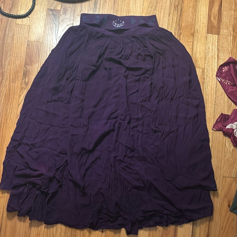 Holy clothing skirt perfect for the Renaissance Festival, or an elven party!